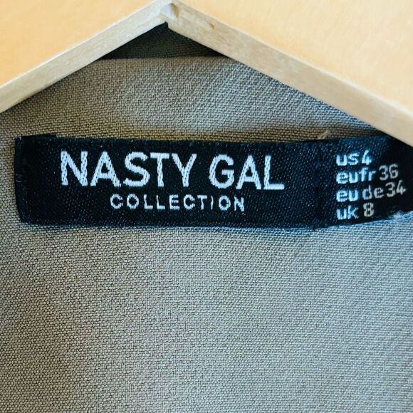 Nasty Gal oversized Olive blazer in size US 4 button front taupe size M - Picture 2 of 7